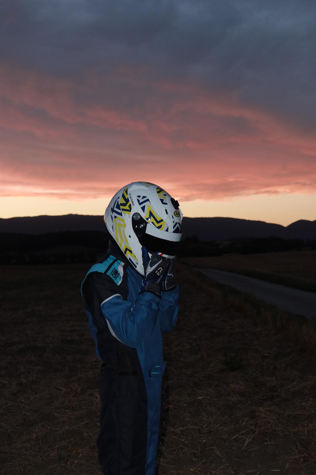 Casque au coucher du soleil